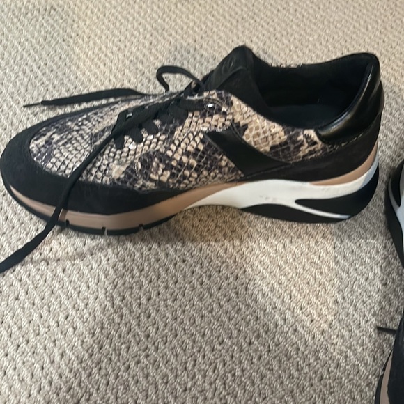 Tamaris snake skin look sneaker barely worn - Picture 2 of 3